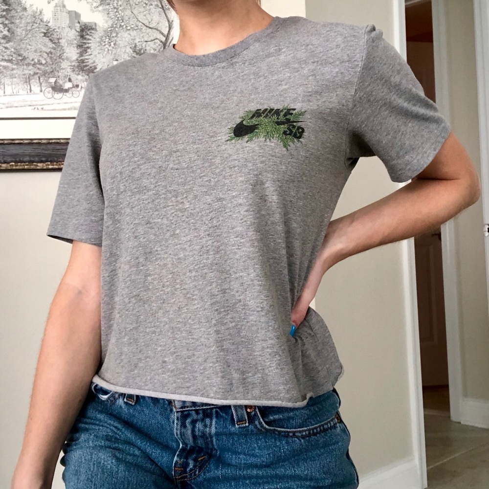Cropped Nike Tee w/ Raccoon Graphic